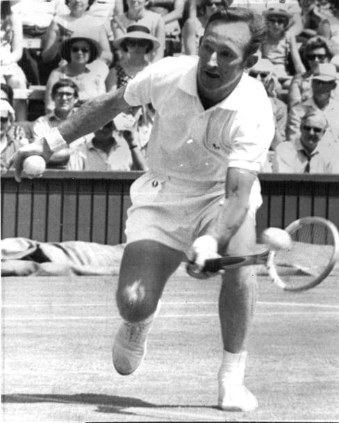 Wimbledon 1968.Laver incontra Mark Cox e lo batte per 9-7, 5-7, 6-2, 6-0. (Ap)